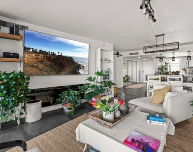 4316 Marina City Drive - Photo Thumbnail 3