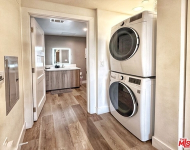 723 S St Andrews Place - Photo Thumbnail 13