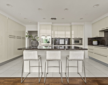 900 W Olympic Boulevard - Photo Thumbnail 15