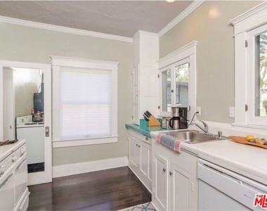 1315 1/2 Kellam Avenue - Photo Thumbnail 8