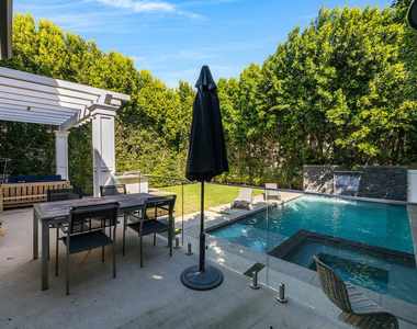 4268 Colbath Avenue - Photo Thumbnail 17
