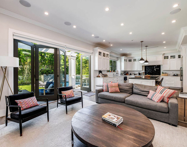 4268 Colbath Avenue - Photo Thumbnail 10
