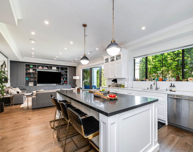 4268 Colbath Avenue - Photo Thumbnail 12