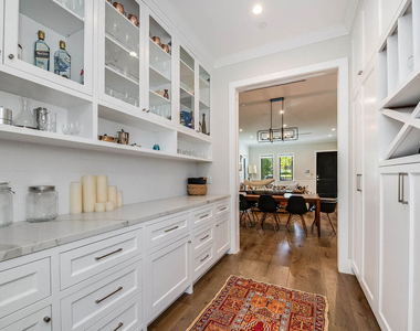4268 Colbath Avenue - Photo Thumbnail 6