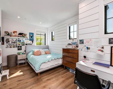 4268 Colbath Avenue - Photo Thumbnail 27