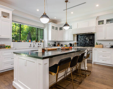 4268 Colbath Avenue - Photo Thumbnail 11