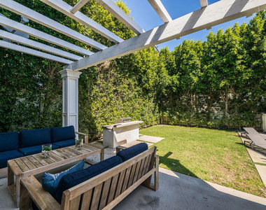 4268 Colbath Avenue - Photo Thumbnail 15