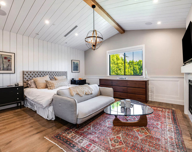 4268 Colbath Avenue - Photo Thumbnail 20