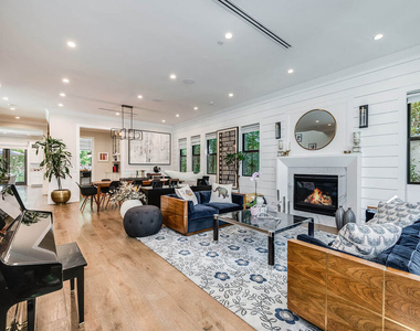 4268 Colbath Avenue - Photo Thumbnail 4