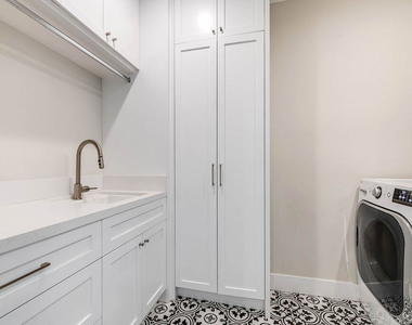 4268 Colbath Avenue - Photo Thumbnail 34