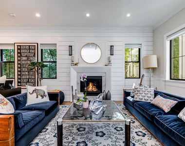 4268 Colbath Avenue - Photo Thumbnail 3