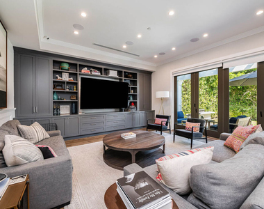 4268 Colbath Avenue - Photo Thumbnail 8