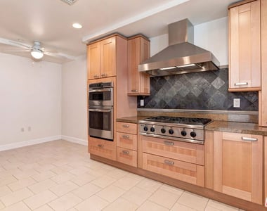 411 N Oakhurst Drive - Photo Thumbnail 10