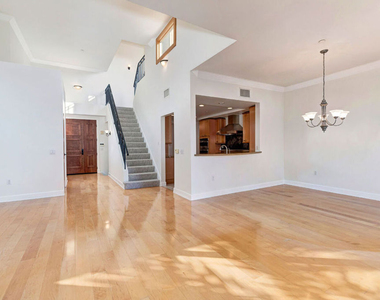 411 N Oakhurst Drive - Photo Thumbnail 7