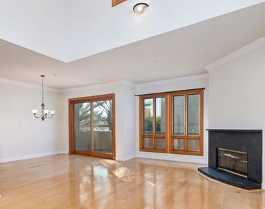 411 N Oakhurst Drive - Photo Thumbnail 3