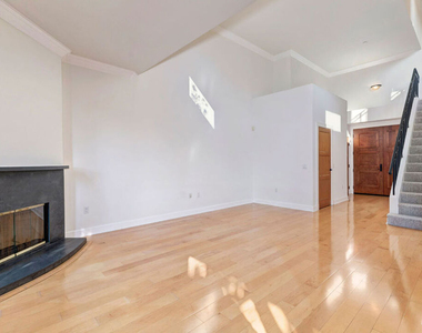 411 N Oakhurst Drive - Photo Thumbnail 8
