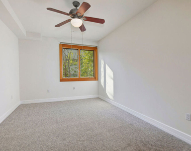 411 N Oakhurst Drive - Photo Thumbnail 18