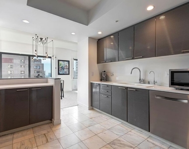 10520 Wilshire Boulevard - Photo Thumbnail 18