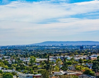 10520 Wilshire Boulevard - Photo Thumbnail 10
