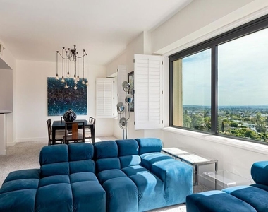 10520 Wilshire Boulevard - Photo Thumbnail 11