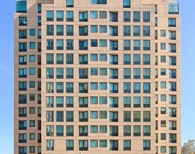 10520 Wilshire Boulevard - Photo Thumbnail 3