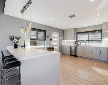 7191 Pacific View Drive - Photo Thumbnail 6