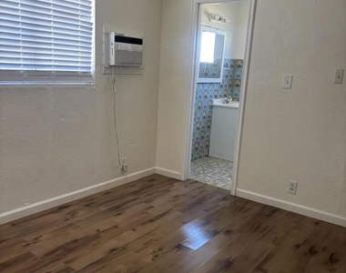 83632 Manzanita Ave Avenue - Photo Thumbnail 4