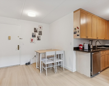 301 Elizabeth St - Photo Thumbnail 1