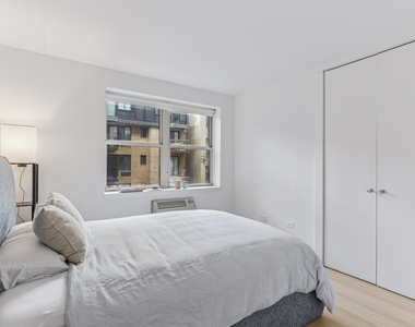 301 Elizabeth St - Photo Thumbnail 2