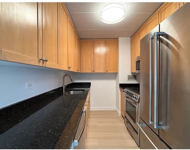 301 Elizabeth St - Photo Thumbnail 3