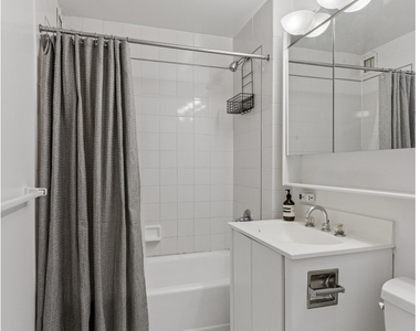 301 Elizabeth St - Photo Thumbnail 4