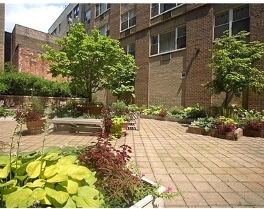 301 Elizabeth St - Photo Thumbnail 6