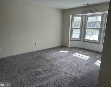 128 Andover Place - Photo Thumbnail 2