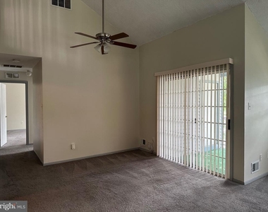 128 Andover Place - Photo Thumbnail 4