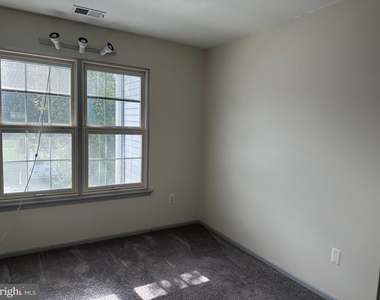 128 Andover Place - Photo Thumbnail 3