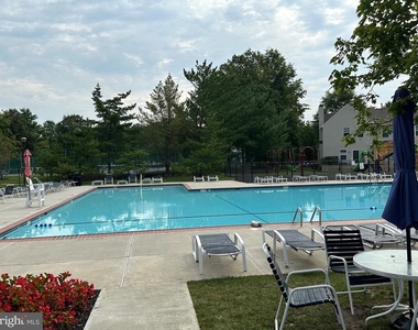 128 Andover Place - Photo Thumbnail 9