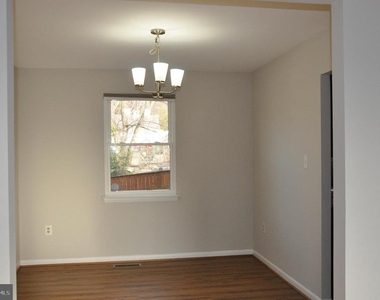9705 Glen Avenue - Photo Thumbnail 4