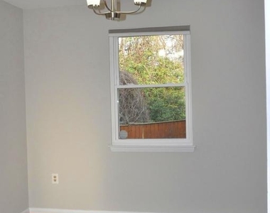 9705 Glen Avenue - Photo Thumbnail 5
