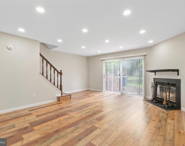 1004 Dartmouth Glen Way - Photo Thumbnail 11