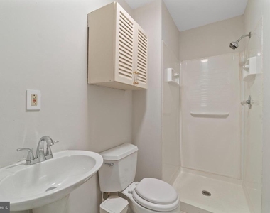 1004 Dartmouth Glen Way - Photo Thumbnail 24