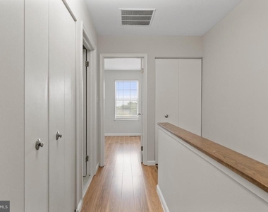 1004 Dartmouth Glen Way - Photo Thumbnail 20