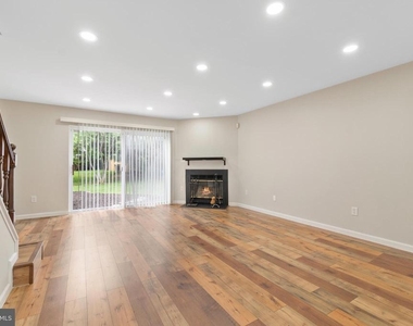 1004 Dartmouth Glen Way - Photo Thumbnail 10