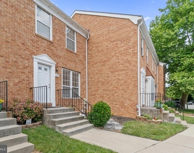 1004 Dartmouth Glen Way - Photo Thumbnail 2