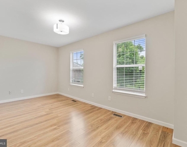 1004 Dartmouth Glen Way - Photo Thumbnail 18