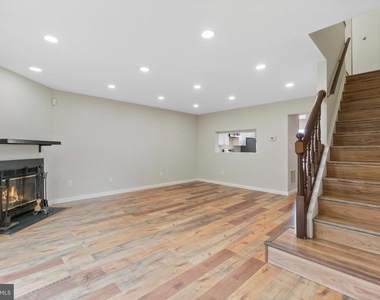 1004 Dartmouth Glen Way - Photo Thumbnail 13