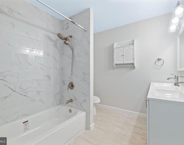 1004 Dartmouth Glen Way - Photo Thumbnail 17