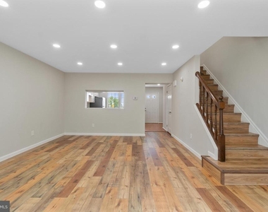 1004 Dartmouth Glen Way - Photo Thumbnail 12