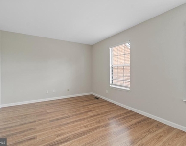 1004 Dartmouth Glen Way - Photo Thumbnail 16