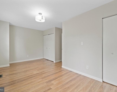 1004 Dartmouth Glen Way - Photo Thumbnail 19