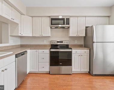 1004 Dartmouth Glen Way - Photo Thumbnail 5